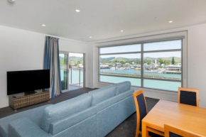 2bd Apartment with Marina Views
